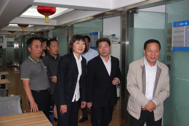 省司法廳廳長牛紀(jì)南到甘肅國信公證處 調(diào)研公證改革工作